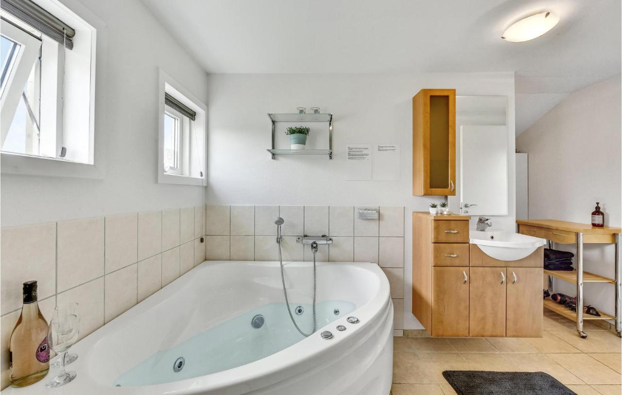 Cozy Home In Tarm With Kitchen Zewnętrze zdjęcie