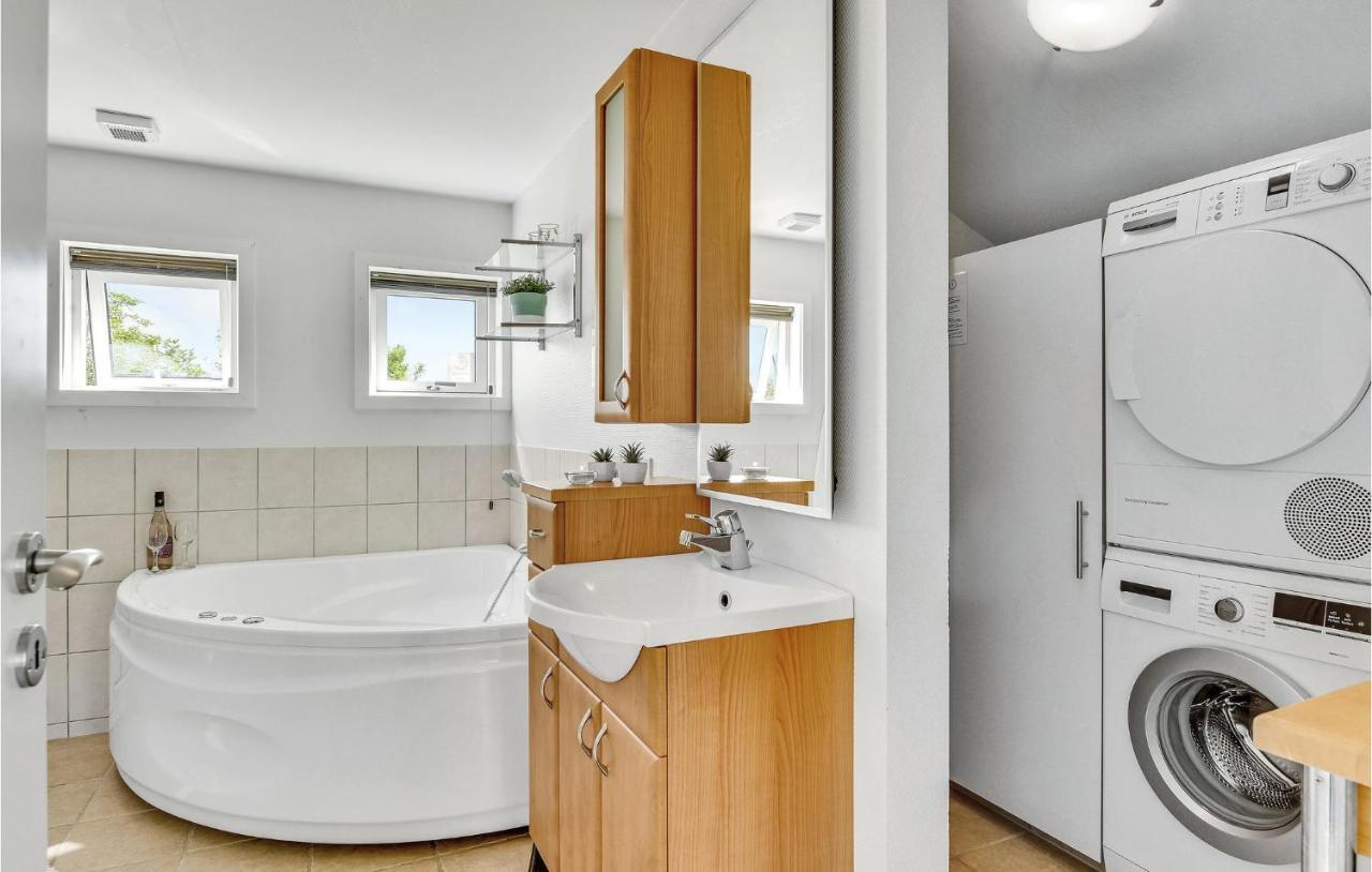 Cozy Home In Tarm With Kitchen Zewnętrze zdjęcie